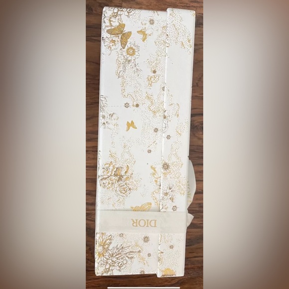 2021 Christian Dior Holiday Gold Holiday Gift Box Present Note Cards Stationary - Picture 7 of 12